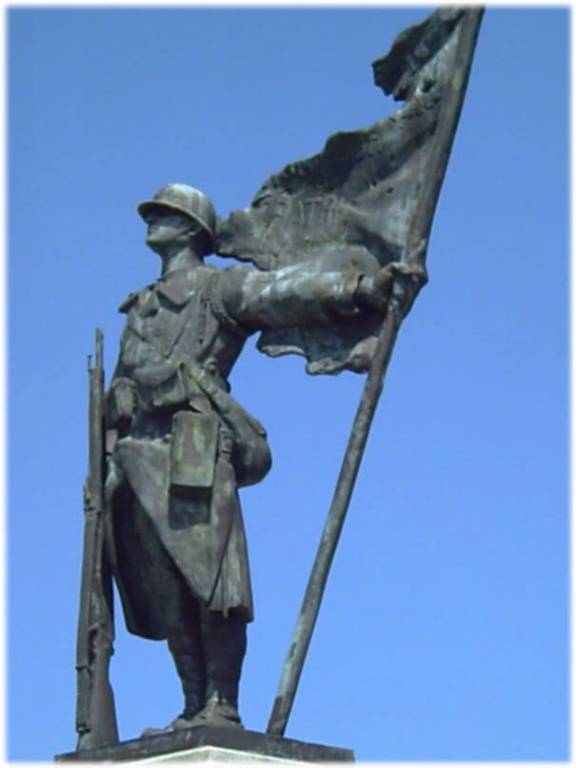 La statue de bronze : le soldat